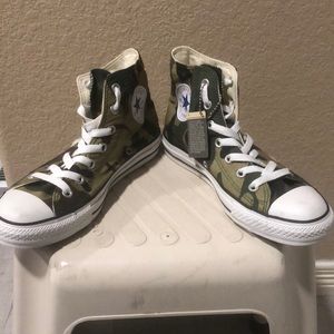 Converse Chuck Taylor’s Camouflage Mens 5.0 Women 7.0. Never worn.No box.